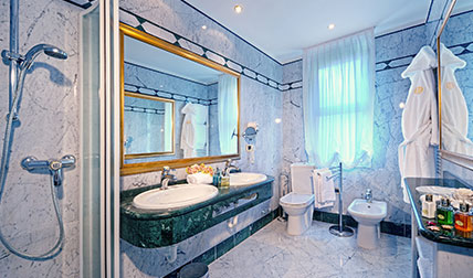 Bagno in marmo suite aurora